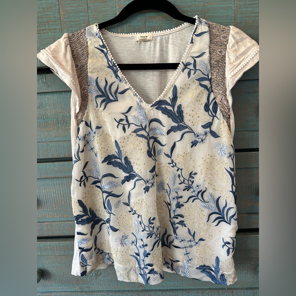 Anthropologie Tiny Flutter-Sleeve Embroidered Top